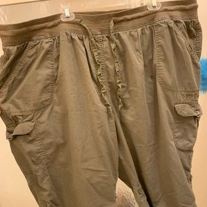 $$3/15 WOMAN WITHIN Olive Khaki Cargo Capri 32W